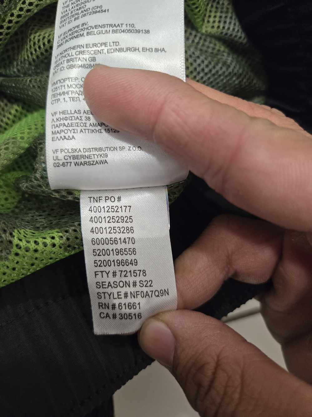 The North Face Men’s Black Lightweight Zip Jacket - Picture 4 of 6
